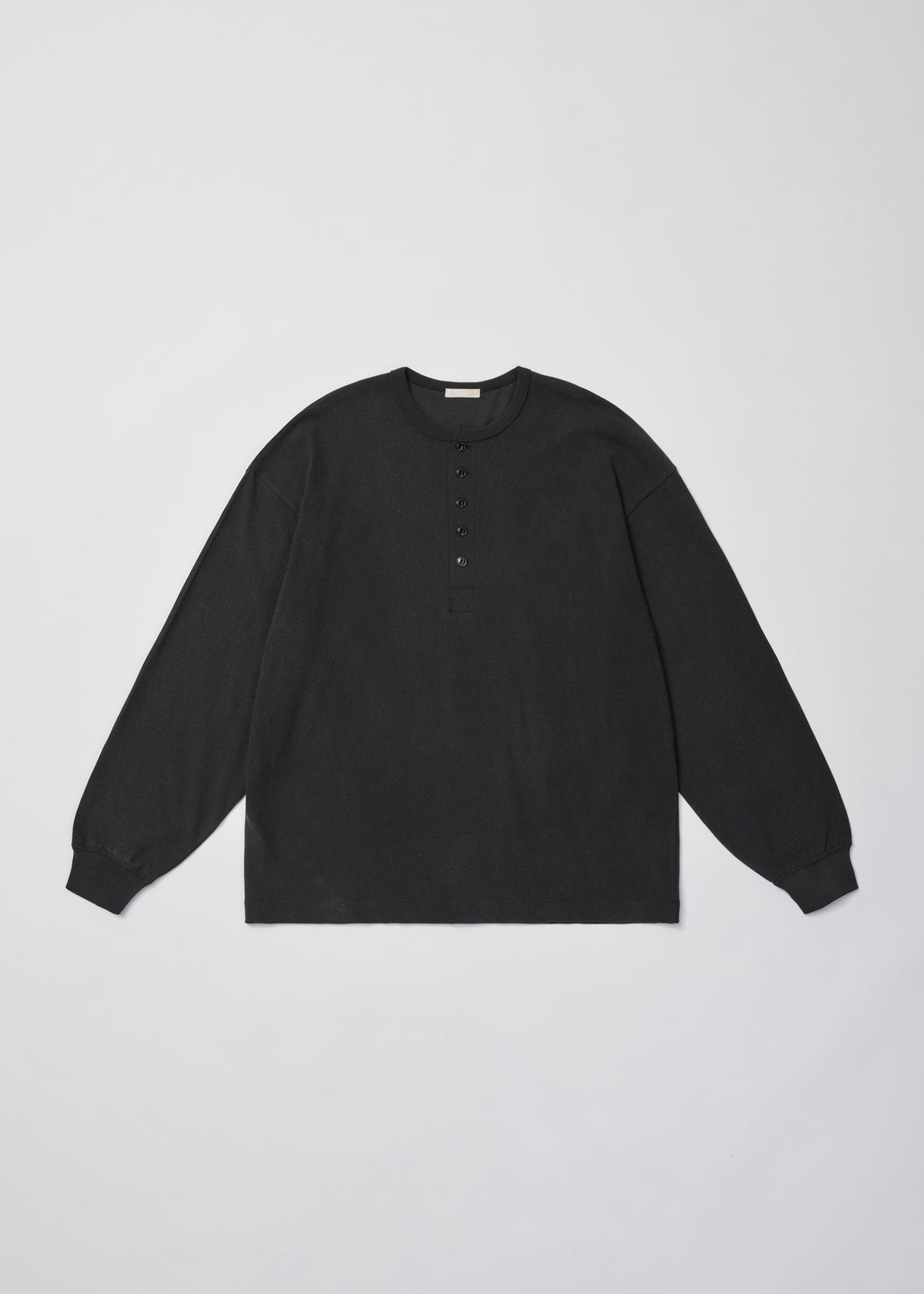 FADED TWIST TENJIKU HENLEY-NECK TOP | ULTERIOR online store