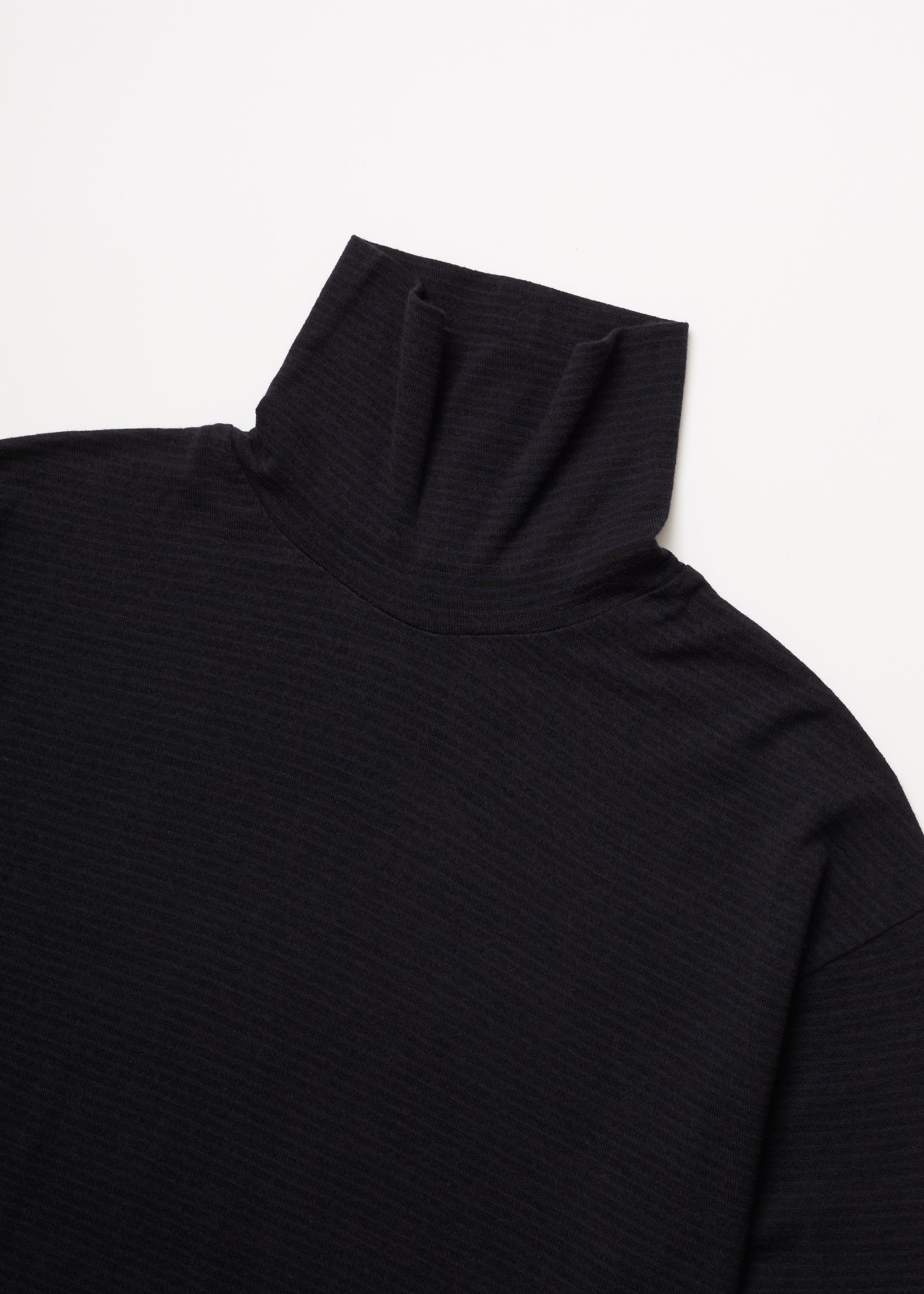 SUPER FINE WOOL COTTON TURTLE-NECK TOP (BORDER STRIPE )