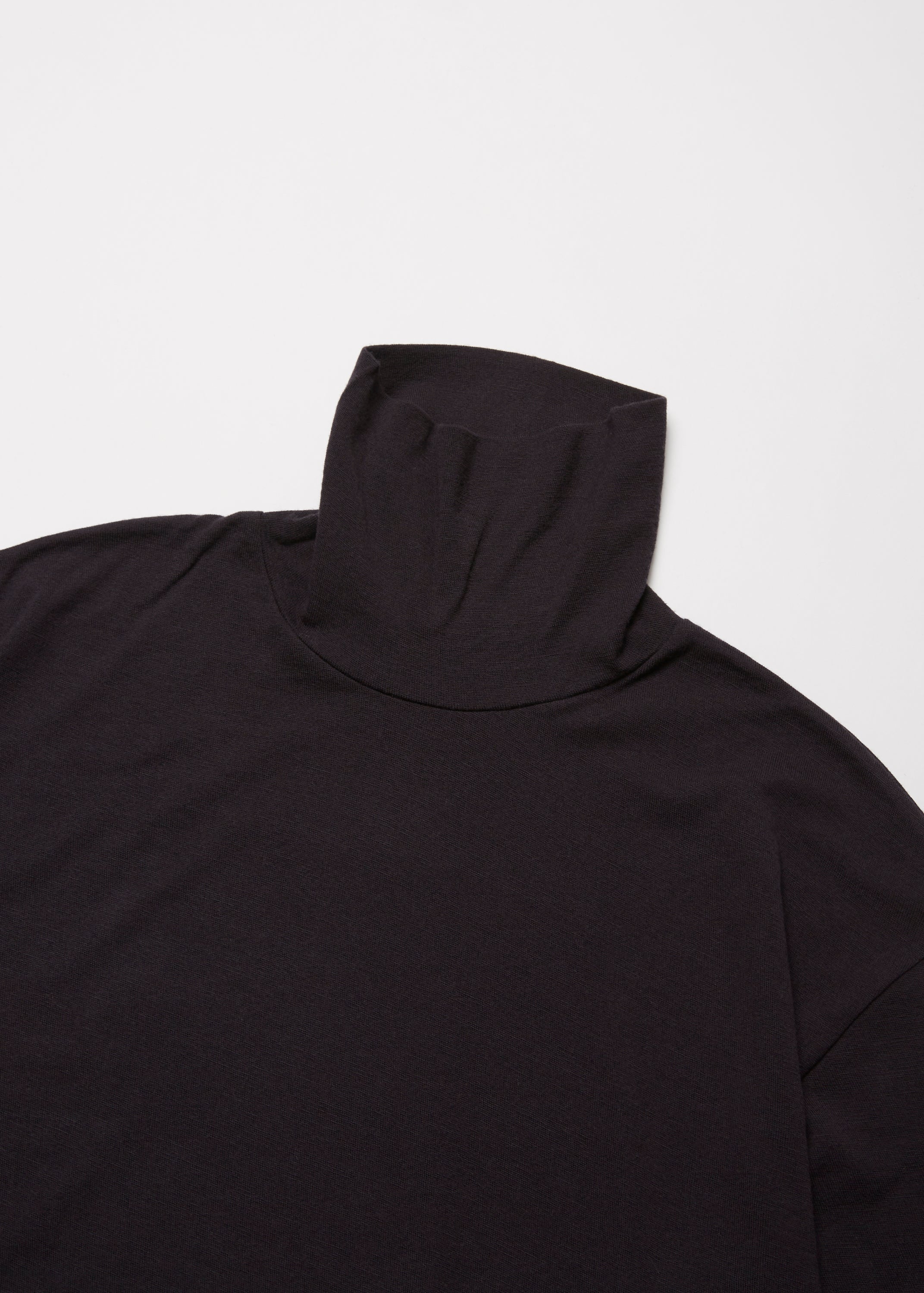 SUPER FINE WOOL COTTON TURTLE-NECK TOP